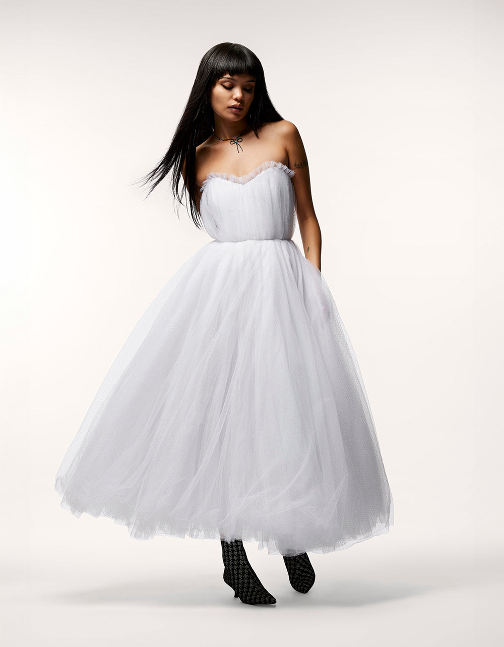 White Tulle Strapless Wedding Dress with Sweetheart Neckline